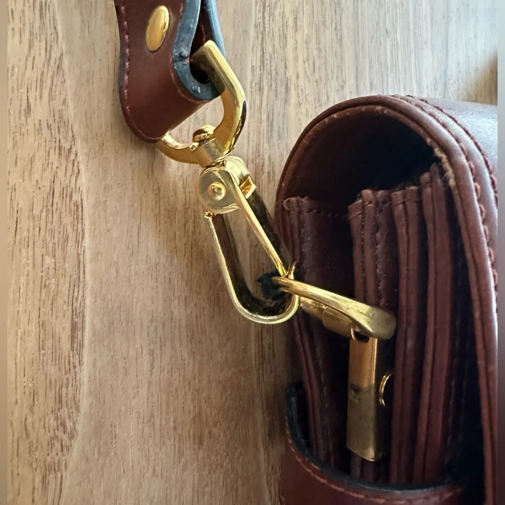 Jade Duck / J&D Collection Leather Shoulder Bag